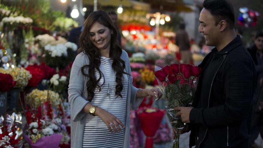 Pakistán prohíbe celebrar Día de San Valentín 