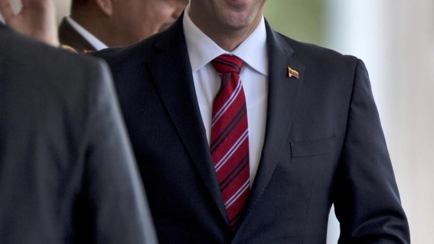 EEUU bloquea “decenas de millones de dólares” de los sancionados en Venezuela