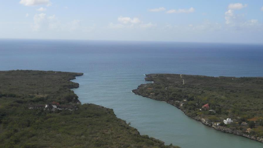 Medio Ambiente sanciona a Destilería Brugal y a empresa de zona franca