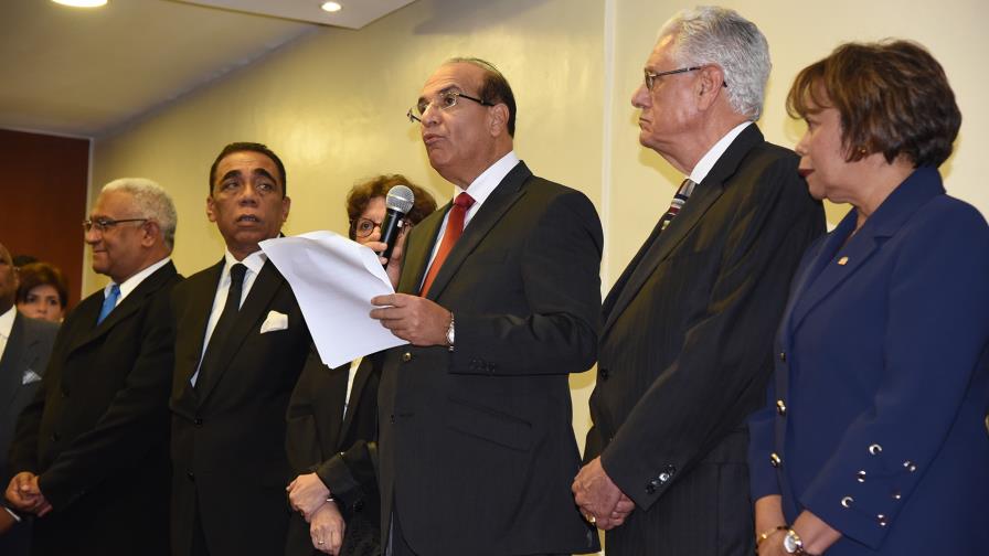 “Cada voto válido tiene un valor absoluto” dice la JCE sobre criterio para repartir fondos a partidos “Cada voto válido tiene un valor absoluto” dice la JCE sobre criterio para repartir fondos a partidos