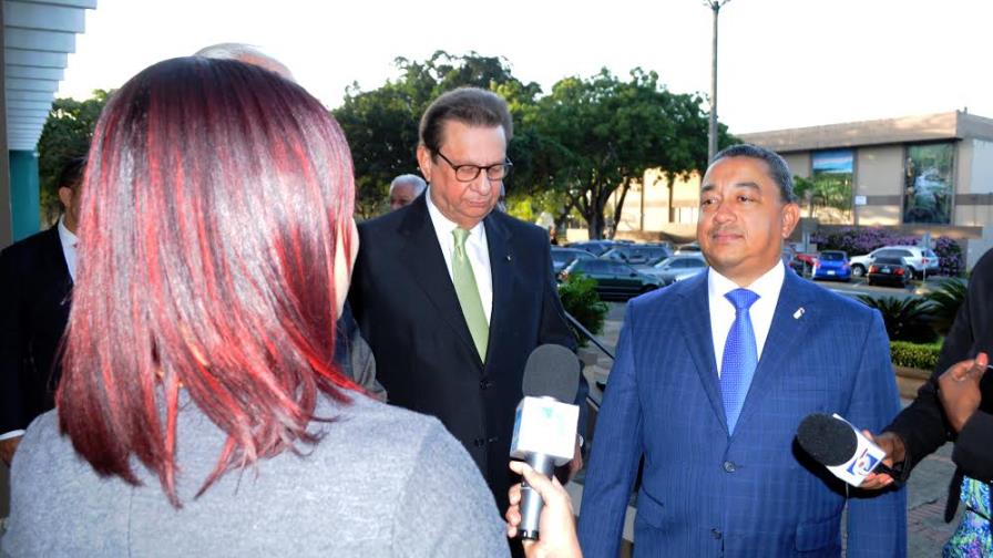 Herrera destaca rol del transporte aéreo Herrera destaca rol del transporte aéreo