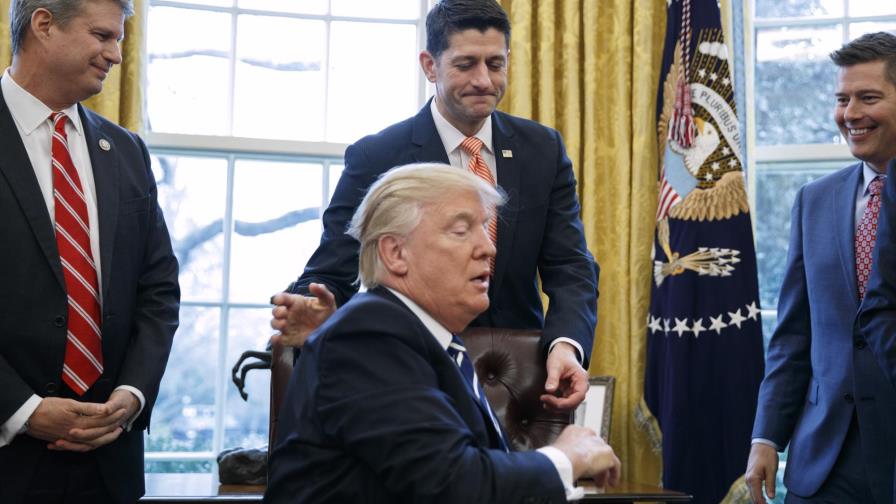 Reportan miembros del equipo de Trump mantuvieron contactos con funcionarios rusos durante la campaña