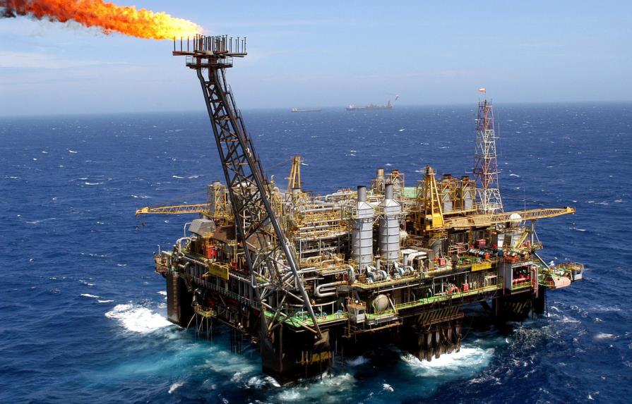 El petróleo de Texas baja un 0,16 % y cierra en 53,11 dólares el barril 