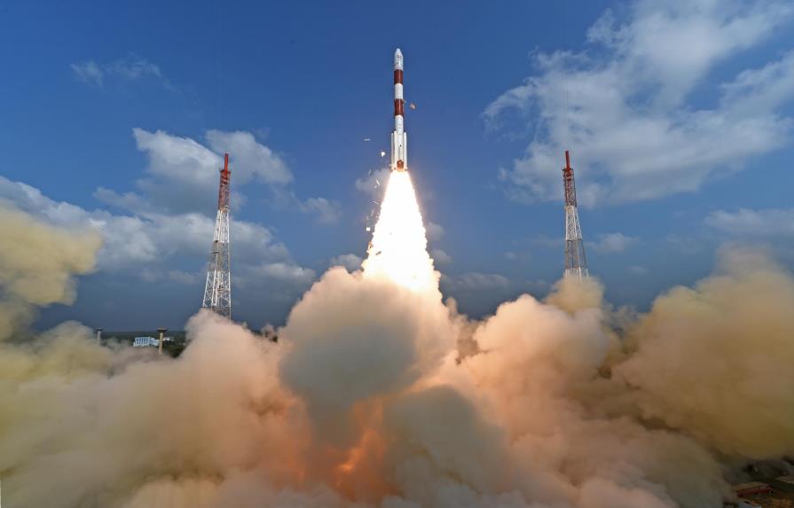 La India lanza al espacio la cifra récord de 104 satélites en un solo cohete
