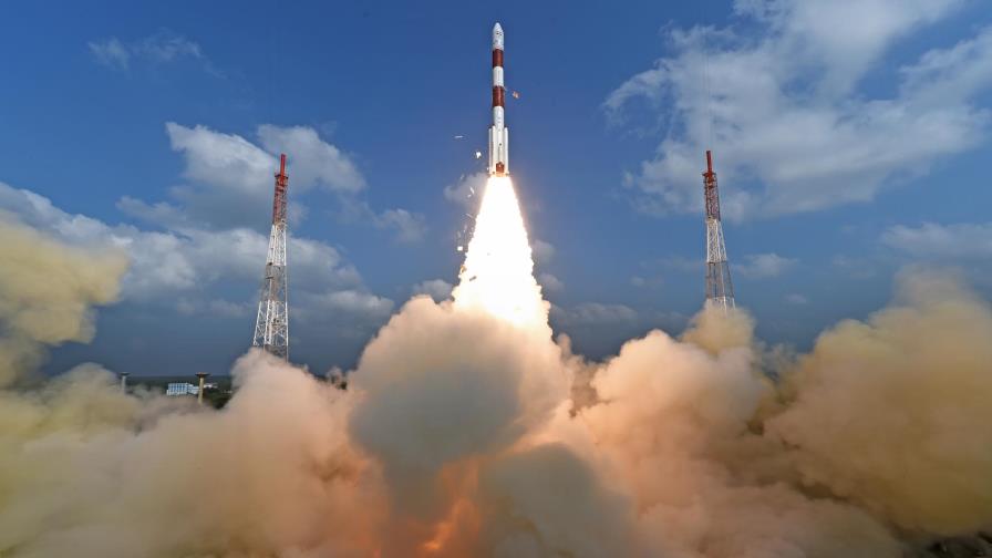 La India lanza al espacio la cifra récord de 104 satélites en un solo cohete