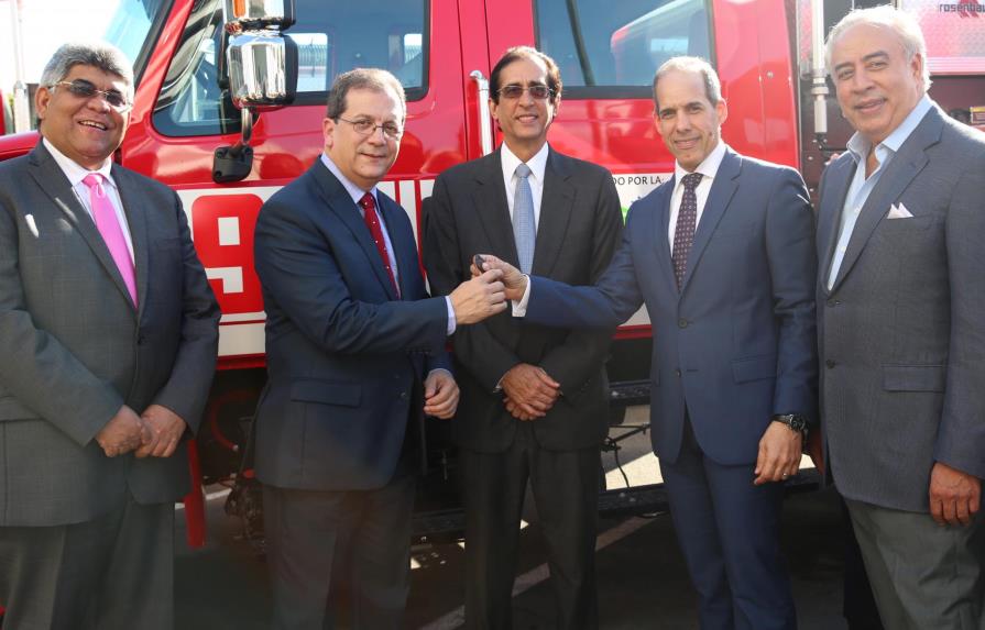  9-1-1 recibe donación de camiones de bomberos de la Fundación AES Dominicana 