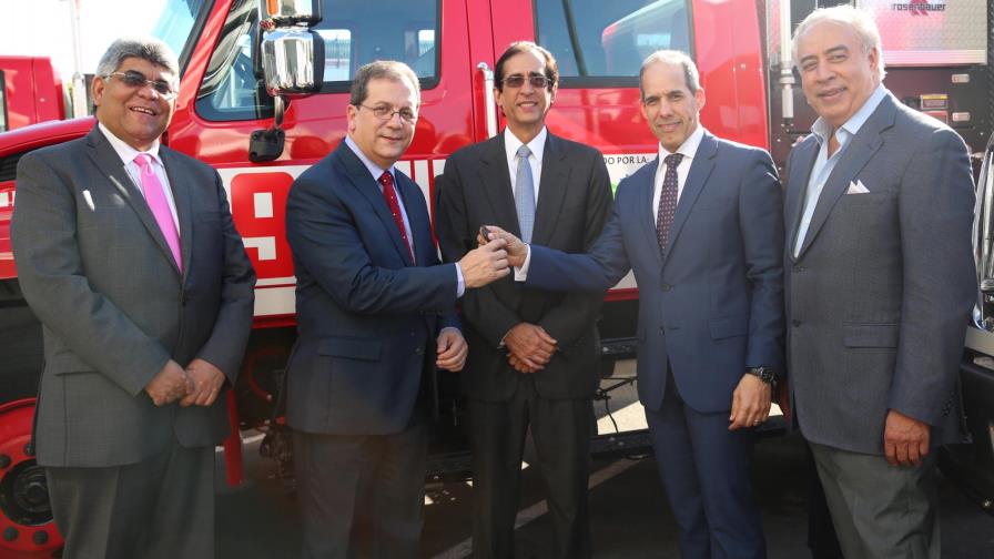  9-1-1 recibe donación de camiones de bomberos de la Fundación AES Dominicana 