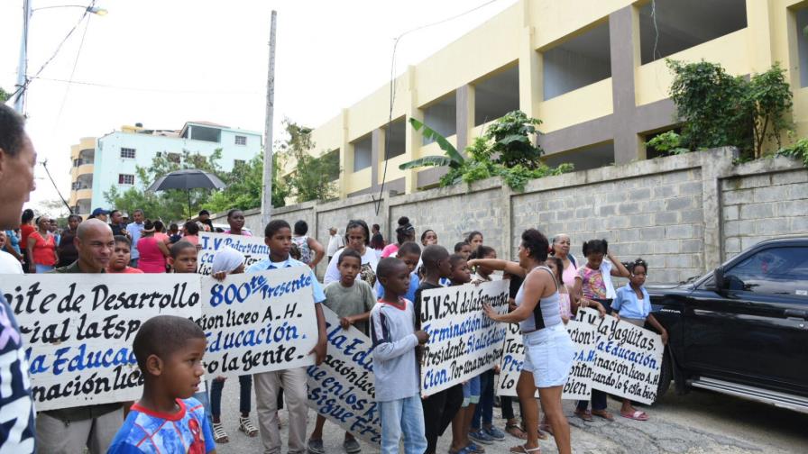 Moradores de Los Ríos demandan terminación de liceo Arroyo Hondo