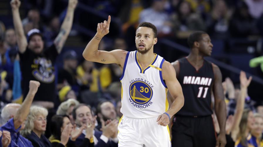 Conflicto Curry-Under Armour ilustra nueva era en publicidad 