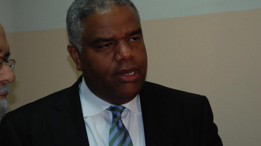 Torneo de baloncesto superior de La Romana será dedicado al ministro de Deportes