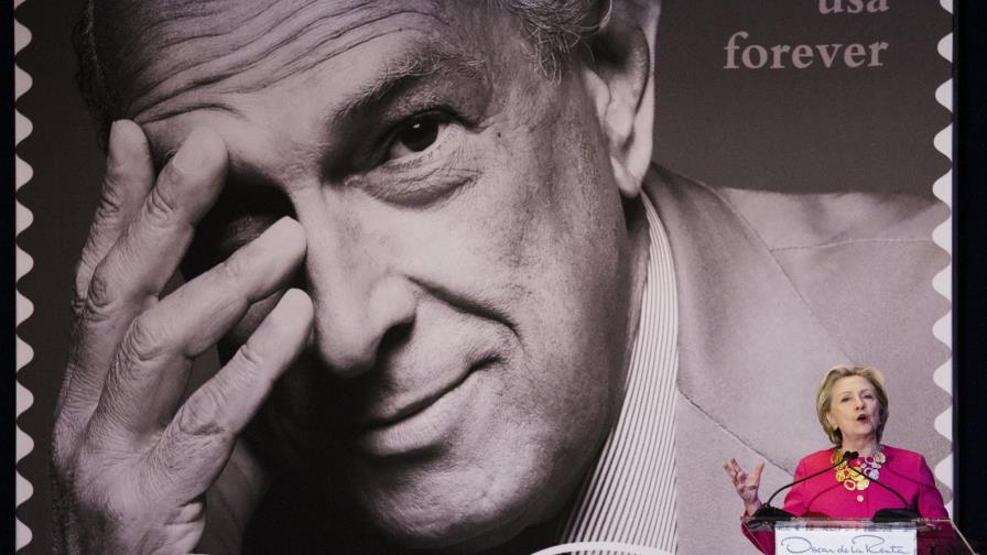 Lanzan sellos en homenaje a Oscar de la Renta en Estados Unidos