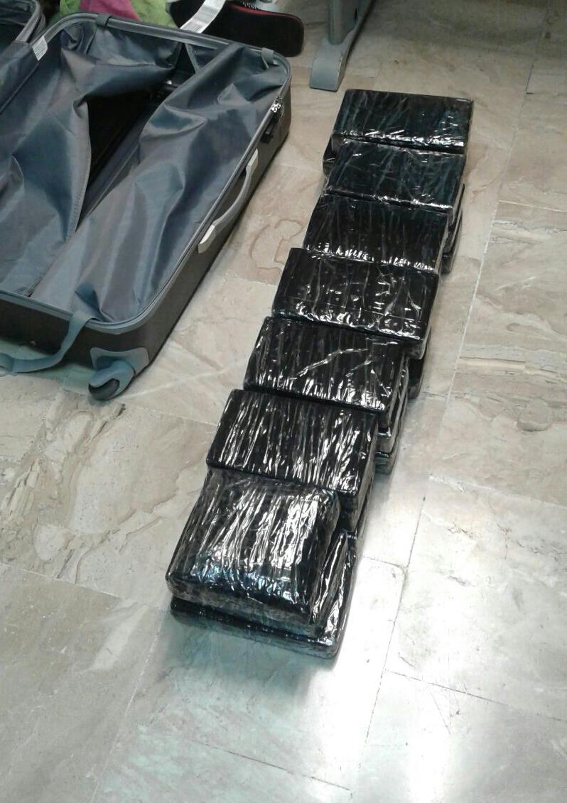 DNCD detiene extranjero con 21 paquetes de droga en aeropuerto Punta Cana 