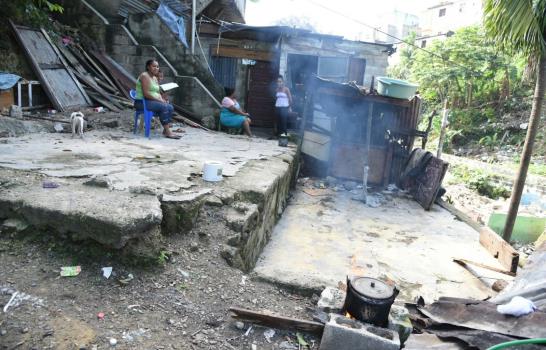 Desalojan 26 familias que viven en el bulevar La Barquita y no le dieron viviendas