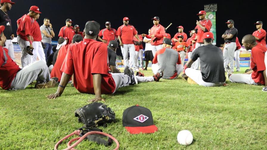  Los Leones del Escogido dedican su 96 aniversario a la fanaticada roja