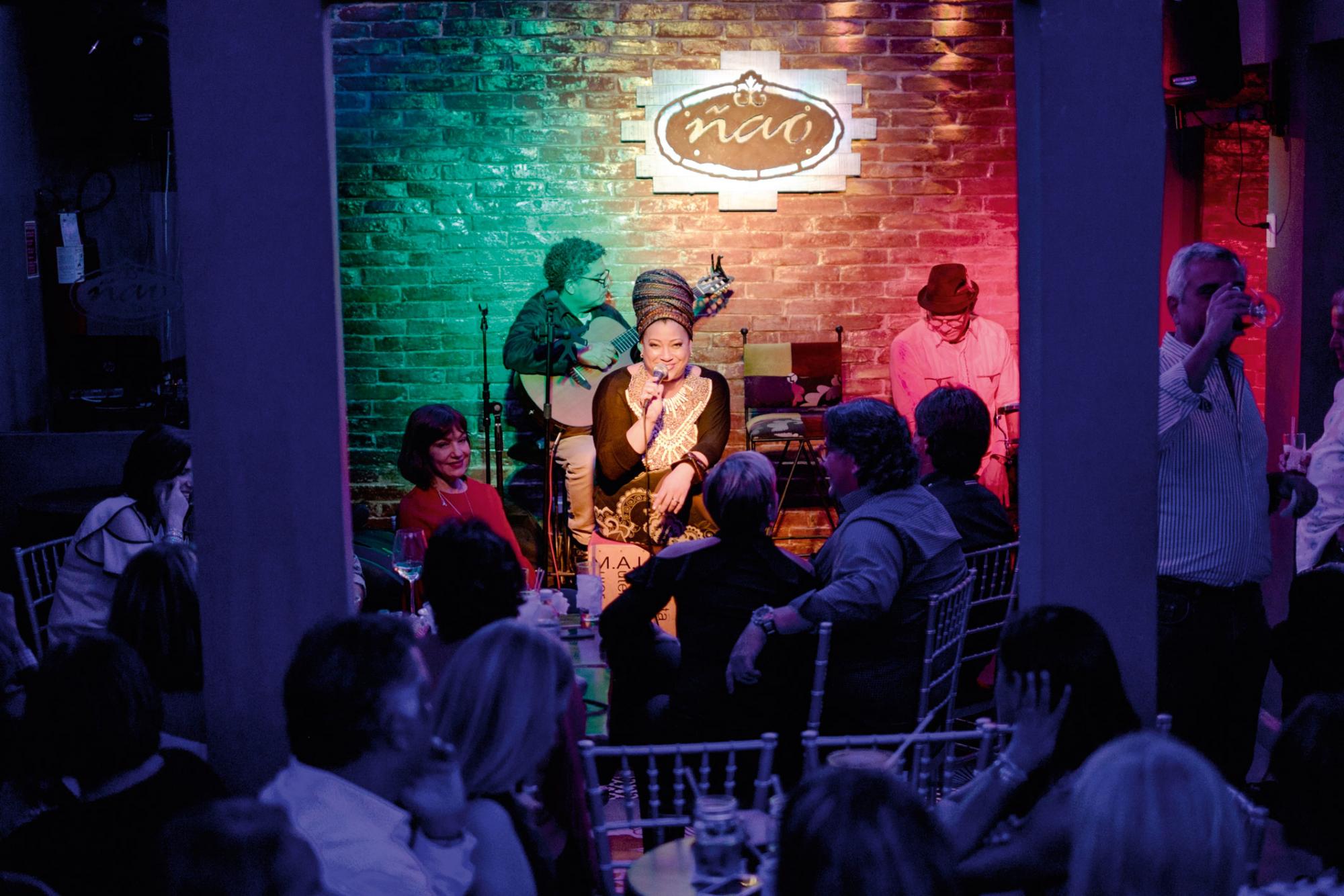 ¿Andas con tu pareja? Pues no dejes de visitar Ñao Bar y Tapas.