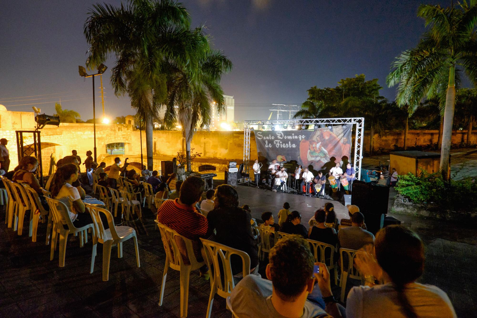 Si andas con la familia, las actividades que se realizan en Plaza España de seguro te gustarán.
