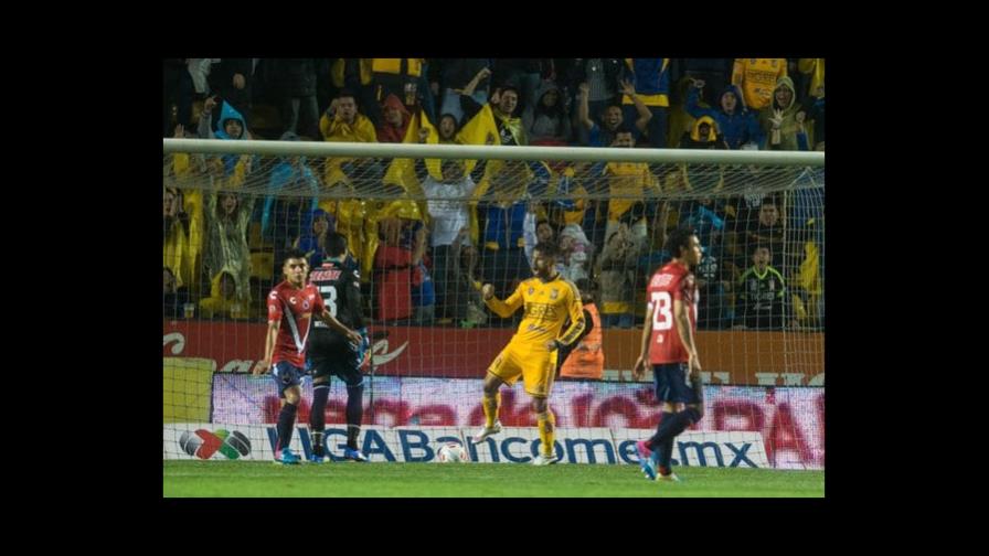 Investigan hechos violentos en partido Tigres-Veracruz 