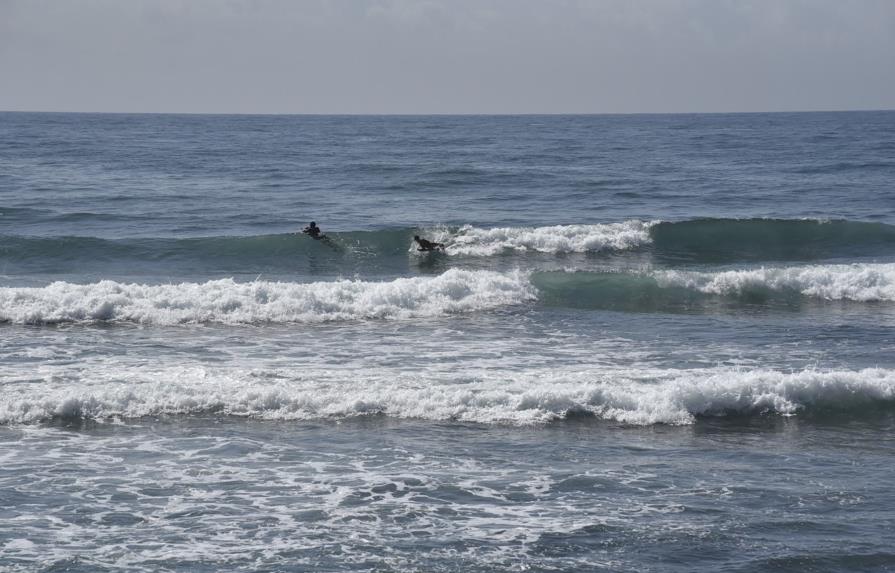Rescatan restos de surfista húngaro que desapareció en playa de Puerto Plata