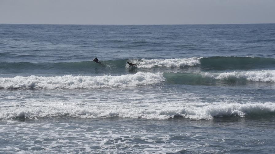 Rescatan restos de surfista húngaro que desapareció en playa de Puerto Plata