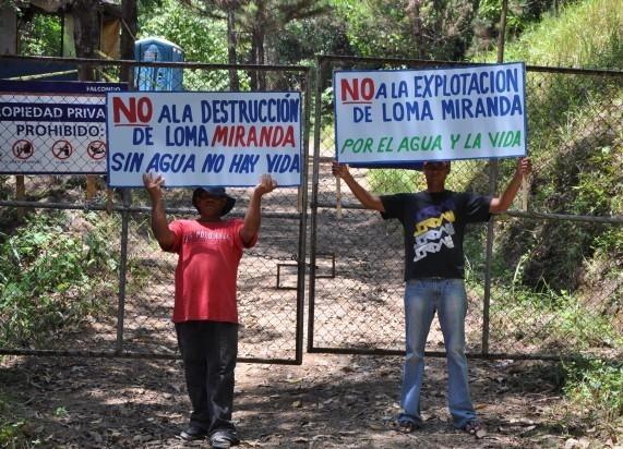 Liberan agricultores que denunciaron tala árboles en L. Miranda
Liberan agricultores que denunciaron tala de árboles en Loma Miranda