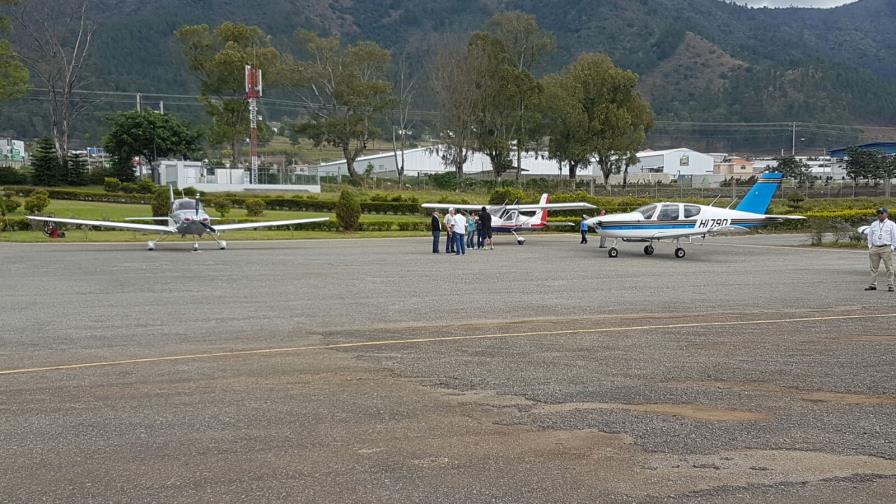 Departamento aeroportuario promueve turismo de aviación privada en Constanza