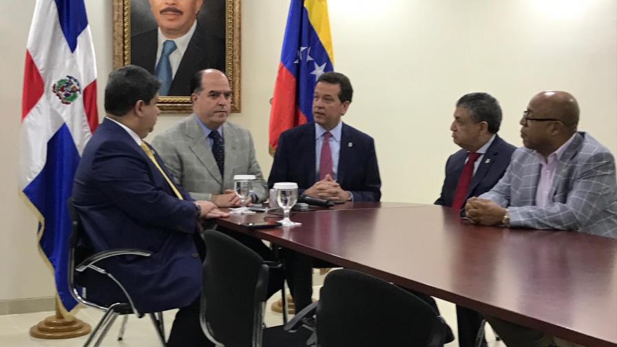 Diputados de Venezuela piden intervención en situación política