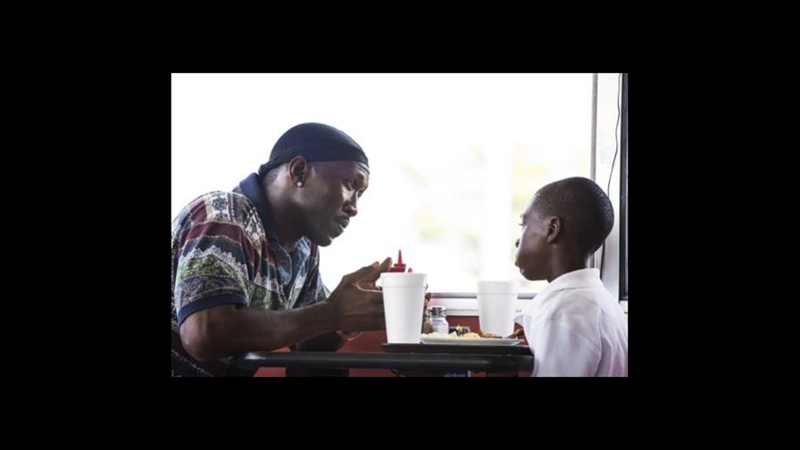 “Moonlight” y “The Americans” reciben premios de guionistas