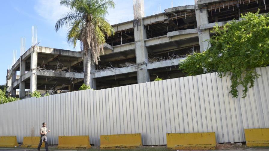 Sorprende a vecinos de Los Cacicazgos citación ante la Suprema por Torre de Plata