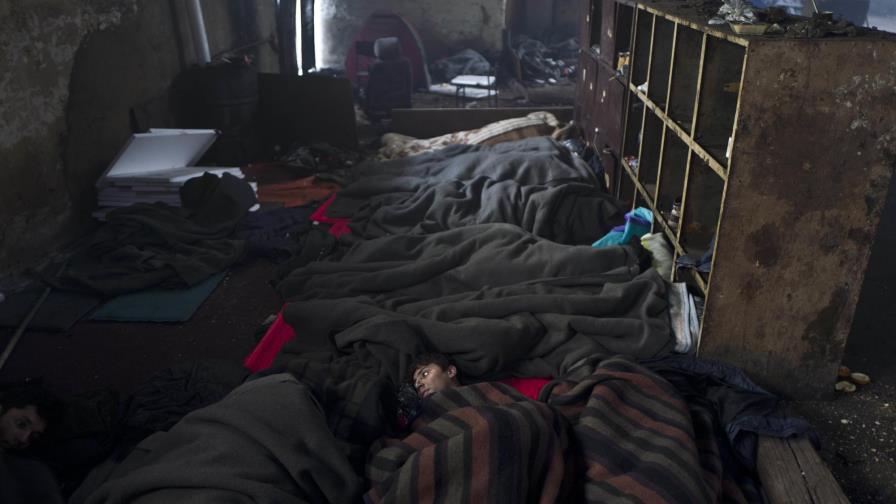 Hallan 74 cadáveres de migrantes que intentaban llegar a Europa en una balsa