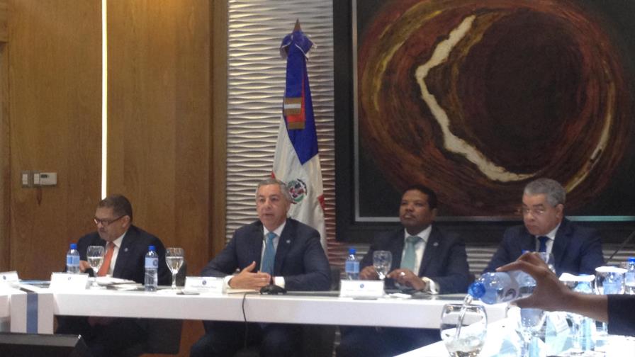 Ministro de Hacienda señaló que ingresos aumentaron 9.2% al cierre de 2016