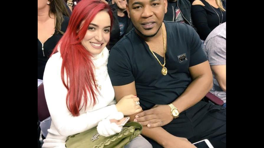 Edwin Encarnación da crédito a Karen Yapoort por apoyarlo en “tiempo difícil” Edwin Encarnación da crédito a Karen Yapoort por apoyarlo en “tiempo difícil”