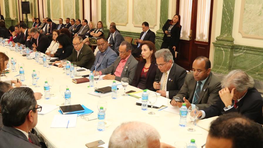 Responsabilizan a la Seguridad Social de males de ARS, clínicas y médicos   