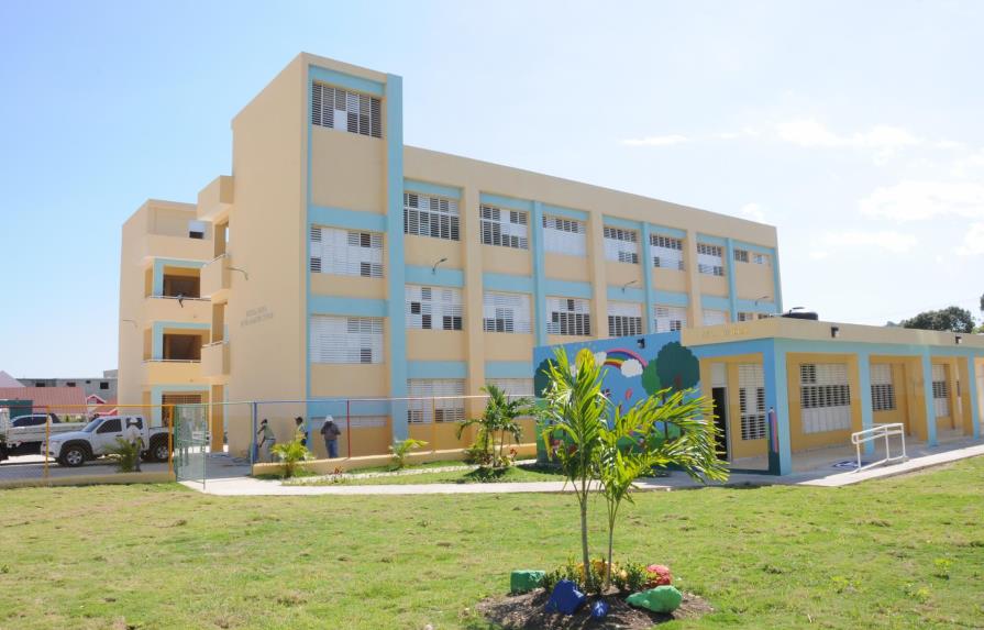 Presidente Medina entrega centro educativo con 21 nuevas aulas a la comunidad de San Cristóbal