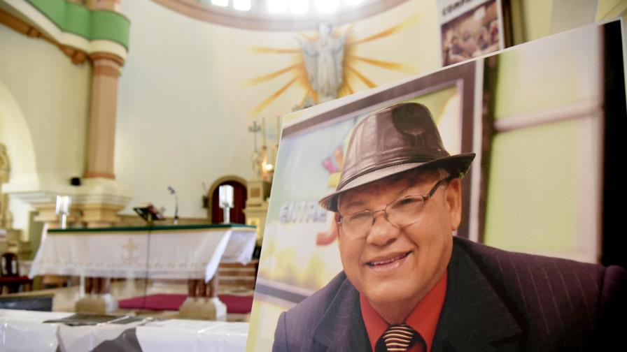 Sepultan restos de locutor mocano Orlando de Jesús Jerez Sepultan restos de locutor mocano Orlando de Jesús Jerez