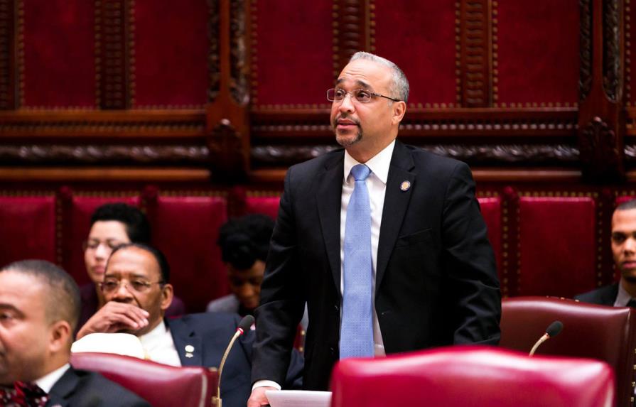Demócratas expulsan senador estatal dominicano por aliarse con los republicanos en  la legislatura 