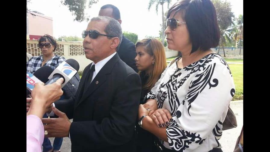 Comisión que investiga venta de terrenos del CEA interroga a la viuda de Leo Martínez