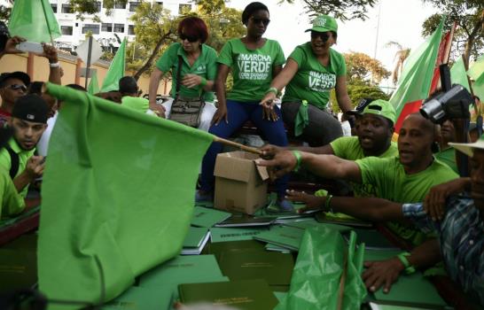Grupos entregan en Palacio Nacional firmas recogidas en Libro Verde