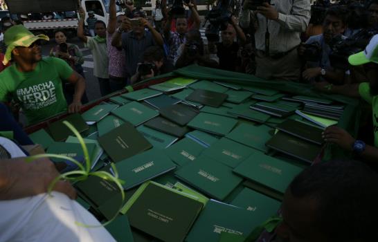 Colectivo Marcha Verde entregó las firmas del Libro Verde en el Palacio