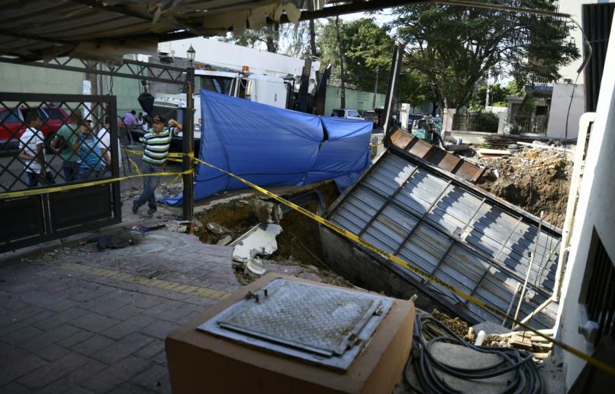 Empresa constructora de edificios hundidos en Los Prados se hace responsable de perdidas 
