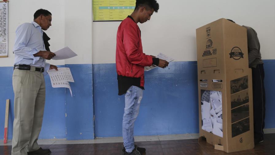 Consejo electoral confirma que habrá balotaje en Ecuador