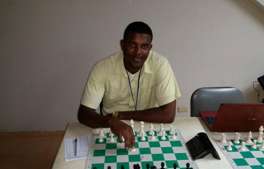 Héctor Eusebio gana campeonato de ajedrez en Hato Mayor