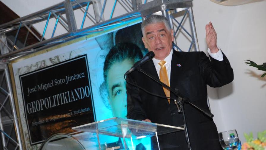 Ponen en circulación el libro Geopolitikiando, del escritor y exmilitar José Miguel Soto Jiménez 
