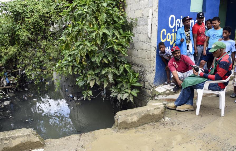 Moradores de Sabana Perdida esperan por saneamiento de cañada