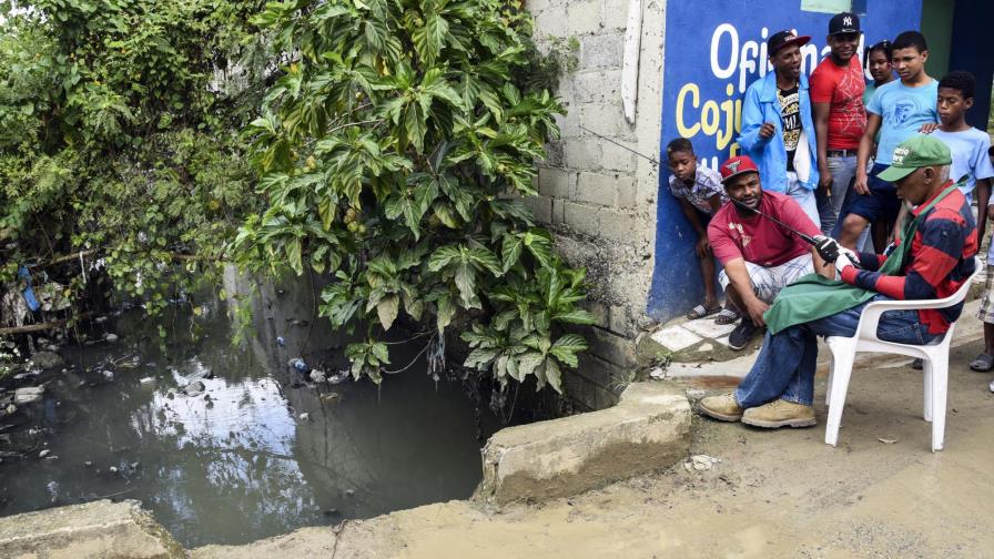 Moradores de Sabana Perdida esperan por saneamiento de cañada