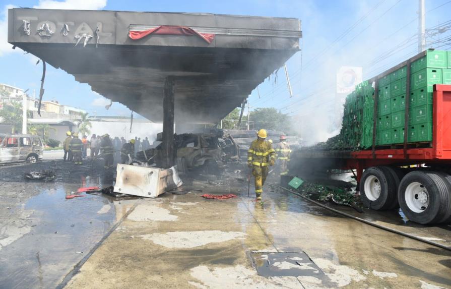 Fuego en estación de combustibles en Santo Domingo Oeste