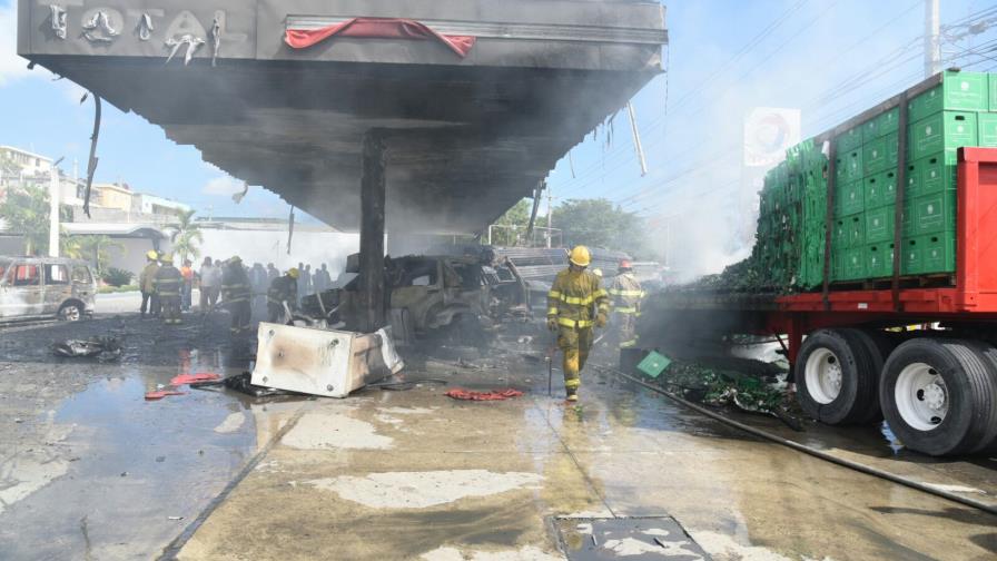 Fuego en estación de combustibles en Santo Domingo Oeste Fuego en estación de combustibles en Santo Domingo Oeste
