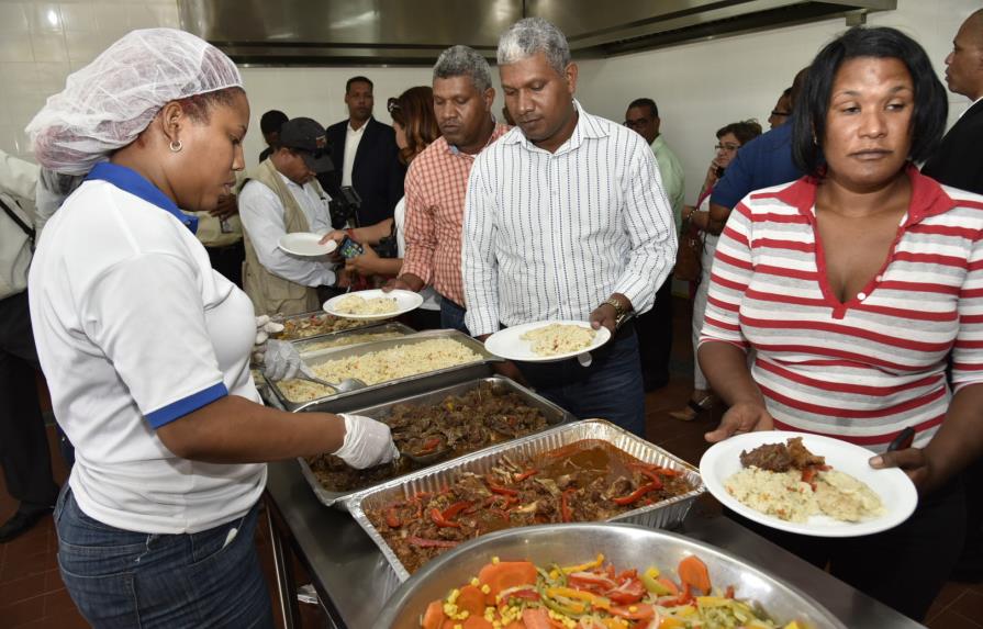 Gobierno abre comedor Económico para  20,000 raciones en Boca de Cachón