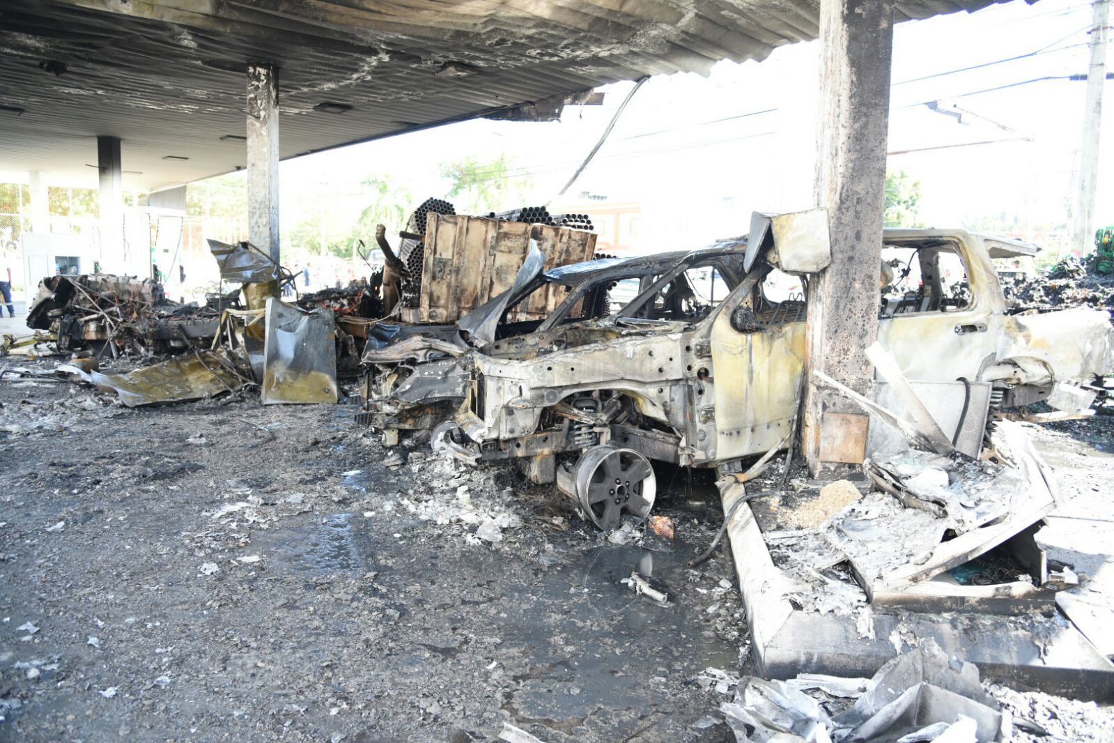 La estación de combustible quedó destruida. 