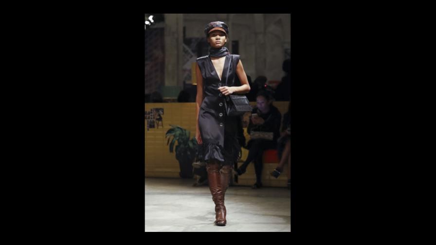 Dominicana Lineisy Montero rompe récord de la supermodelo inglesa Noami Campbell 