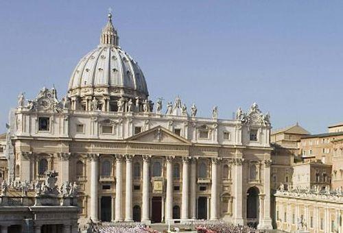 Condenan a dos ex funcionarios de banco del Vaticano 